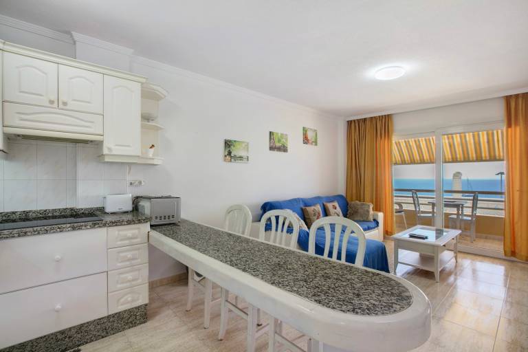 Holiday apartment with fast internet & patio | Sea view | Next to the beach | Pets allowed — photo 3