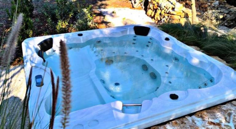 Villa with jacuzzi — photo 3