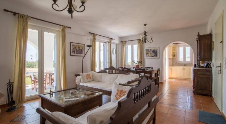 Villa with terrace & yard | Pets are welcome — photo 2