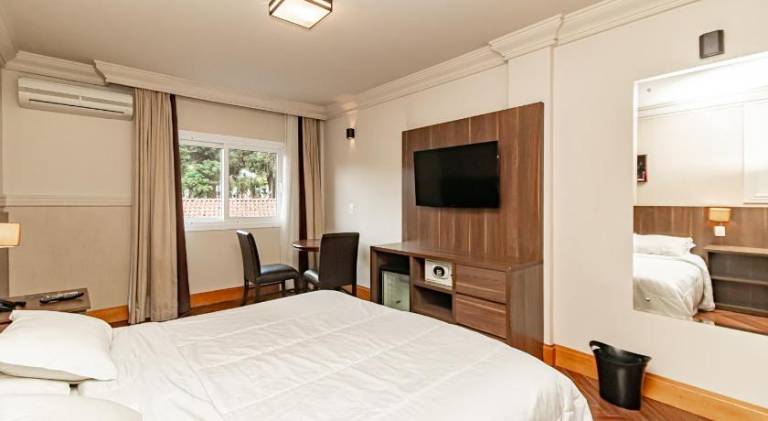 Apartment with hot tub & pool — photo 2