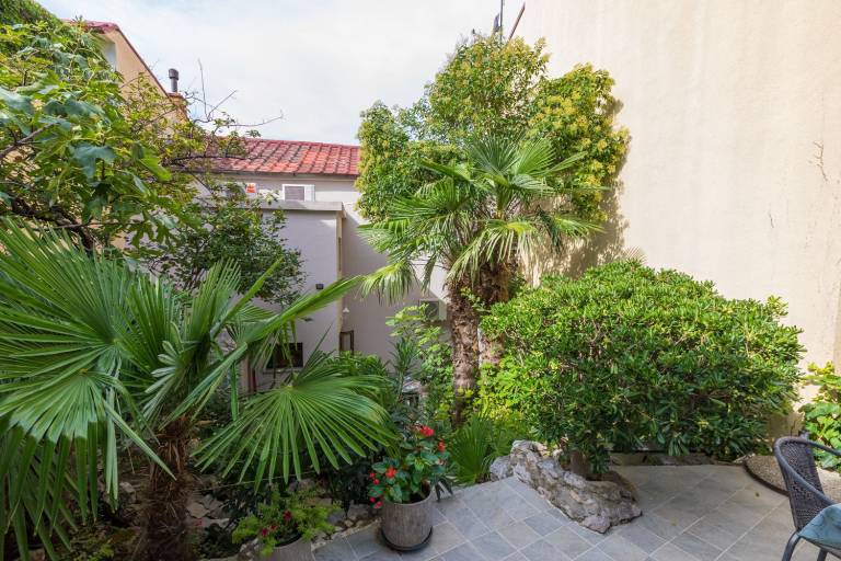 Just 100 metres to the sandy beach from this holiday home just for you alone — photo 4