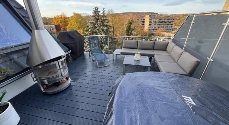 Vollklimatisierte Maisonette Wohnung -Whirlpool, Dachterrasse, Weitblick, Fahrstuhl, Kliniknahe — photo 2