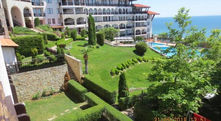 Holiday apartment with terrace, pool & yard | Beach nearby | Pets are welcome in Sveti Vlas