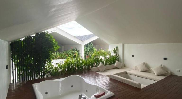 Rental apartment with hot tub — photo 3