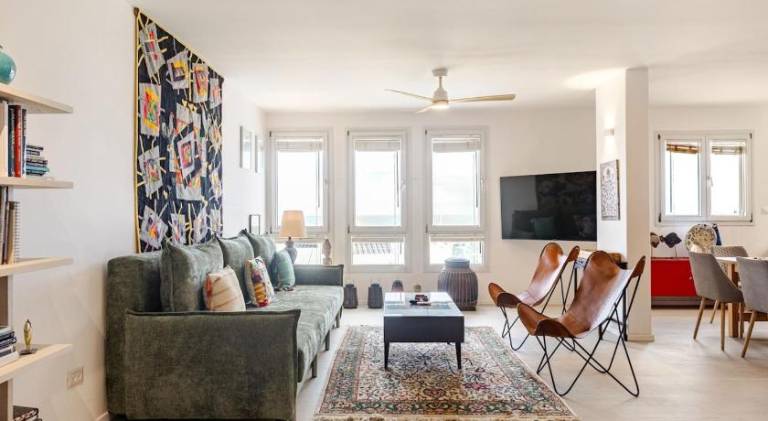 Pleasant holiday apartment with pool | Close to St. Peter's Church | Next to the beach | Pets are welcome in Tel Aviv