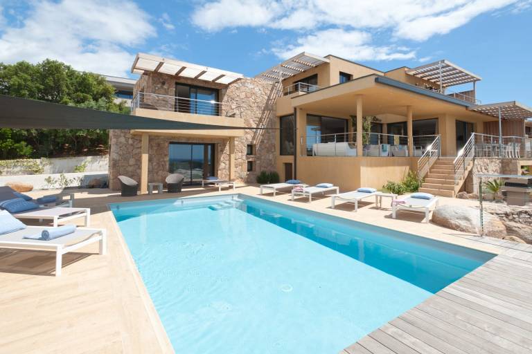 Family-oriented nice villa with barbeque, garden & terrace | Sea view | Pet-friendly in Zonza