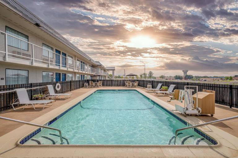 Motel 6 Euless, TX - Dallas in Bedford, TX