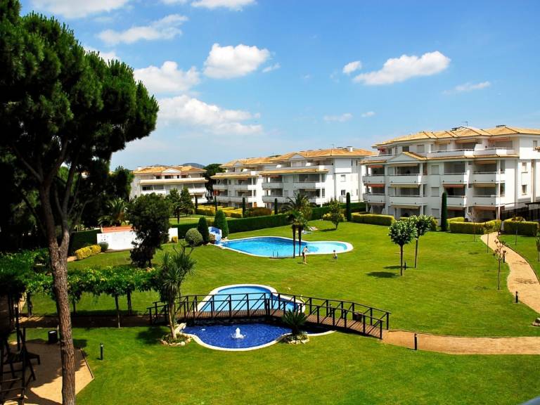 Fully equipped wonderful holiday apartment with pool & patio | Pets allowed — photo 3