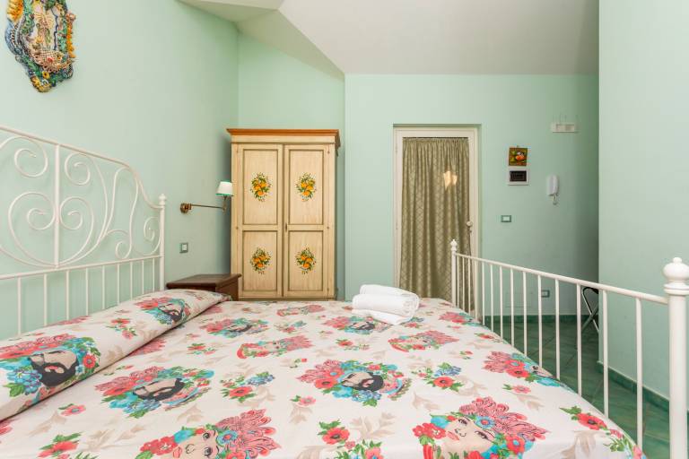 Bed & breakfast with pool, yard & patio | Sea view — photo 4