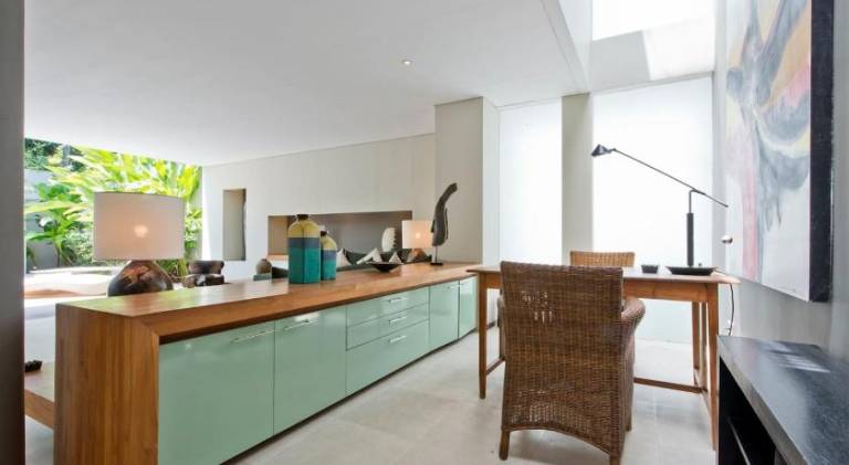 Villa with pool — photo 4