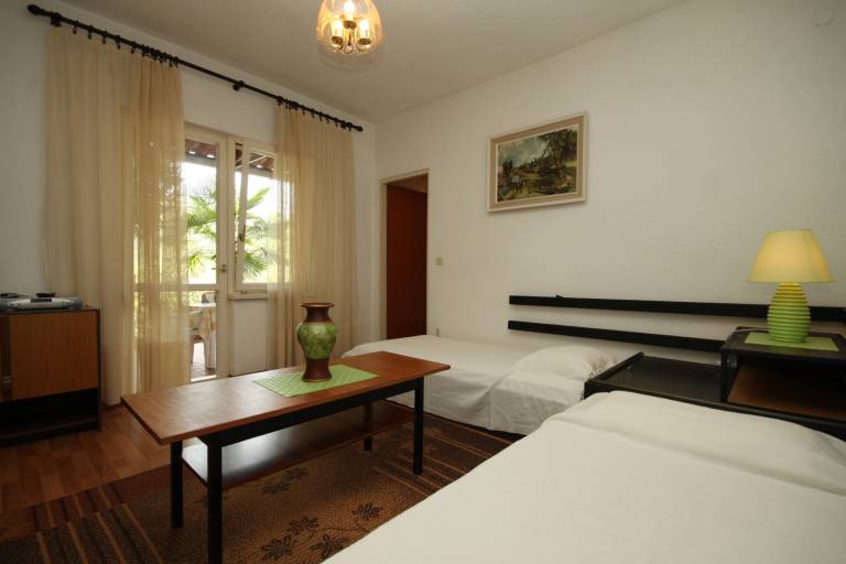 Rental apartment with patio & BBQ — photo 3