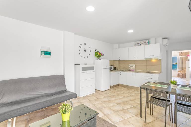 Vacation Apartment 'Las Flores3' with Sea and Beach View, Wi-Fi and Air Conditioning — photo 4