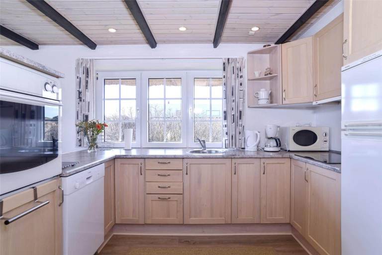 Fully equipped vacation home with patio & barbeque | Beach nearby | Pets are welcome — photo 3
