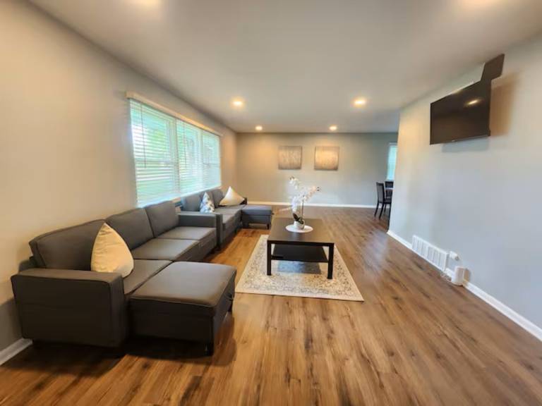 Charming vacation home | Pet-friendly — photo 2