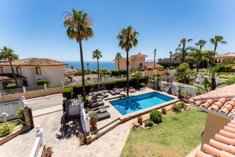 Rustic Spanish Villa with Private Saltwater Pool, Terrace, A/C & Wi-Fi — photo 2