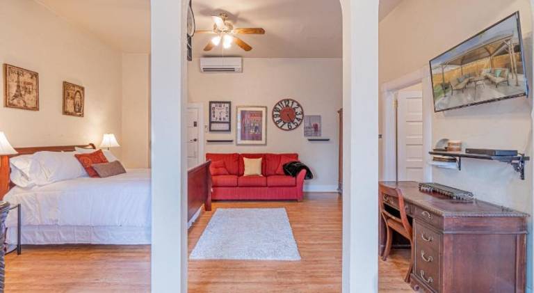 Rustic Studio walking distance to Downtown in Reno, NV