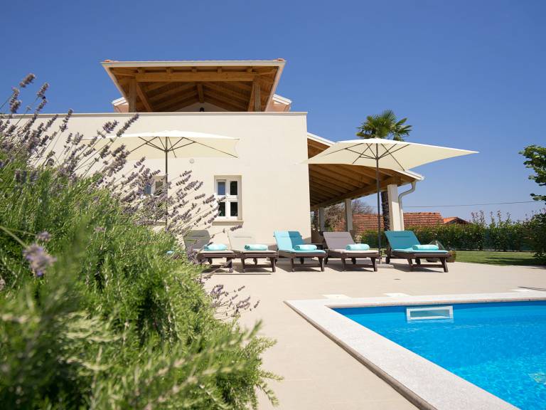 Fully equipped house with barbecue, yard & private pool | Sea view | Pets allowed — photo 2