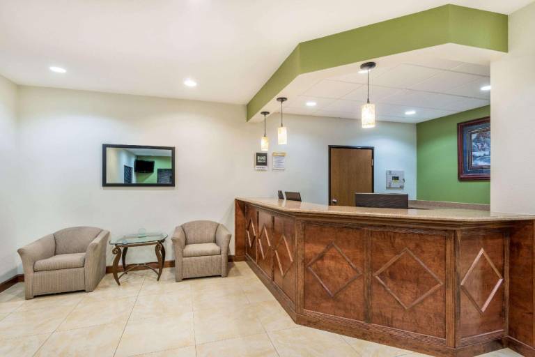 Days Inn by Wyndham Topeka — photo 3