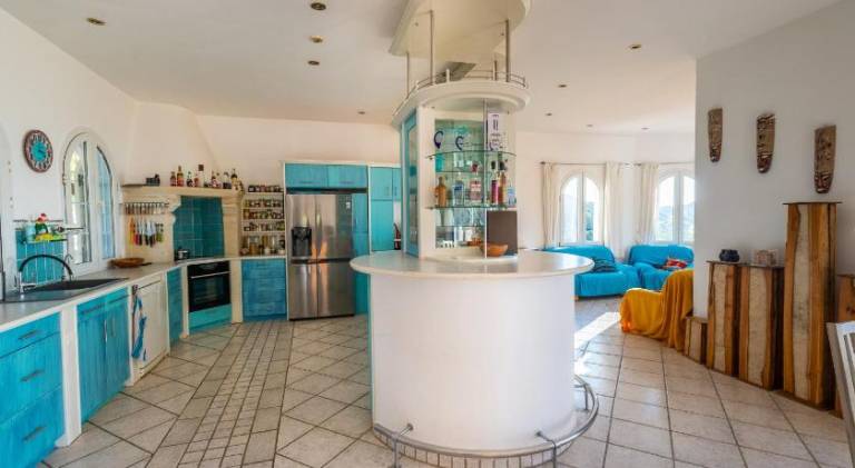 Villa with pool — photo 5