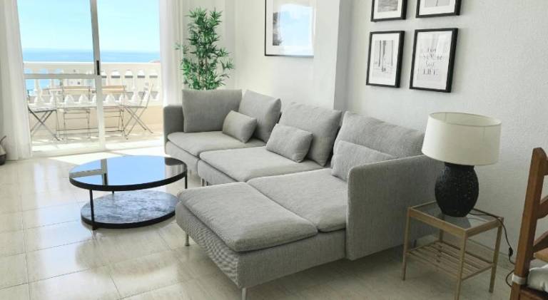 Panoramic Sea Views with Balcony, Air Conditioning and Parking in Roquetas de Mar