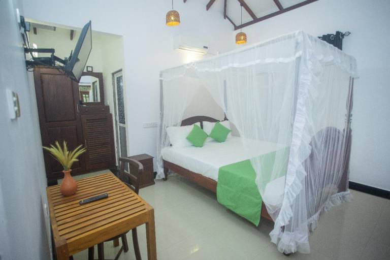 Villa with pool, BBQ & garden | Perfect for remote work — photo 2