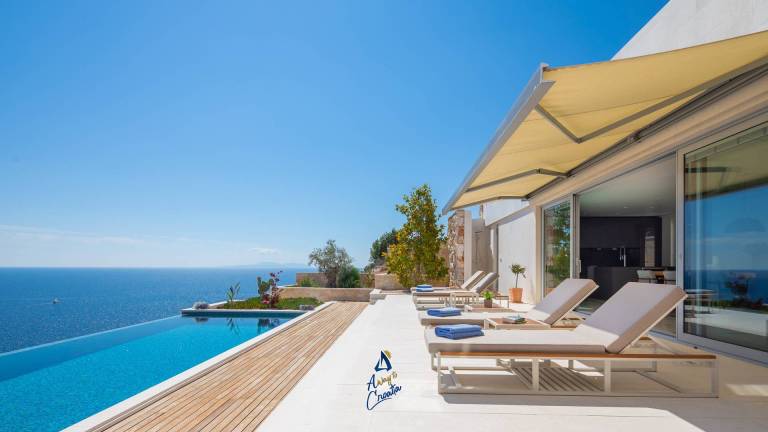 Fully equipped villa with pool, garden & patio | Pool view | Dogs allowed — photo 3