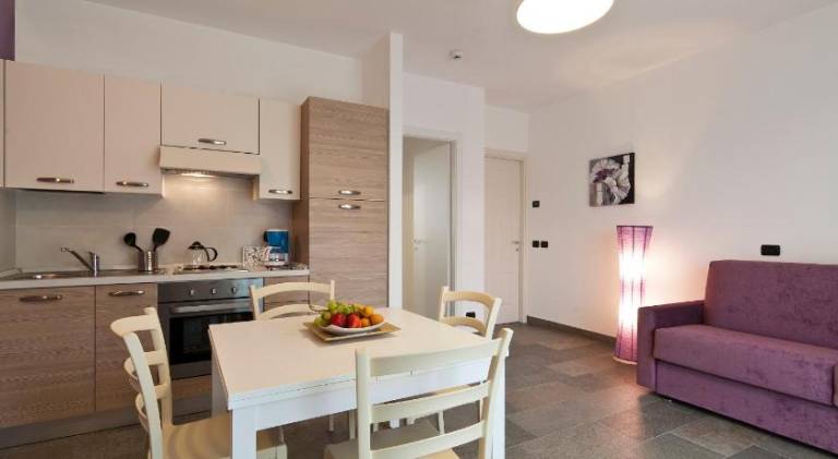 Charming serviced apartment with BBQ, patio & yard | Beach nearby | Dogs allowed — photo 3
