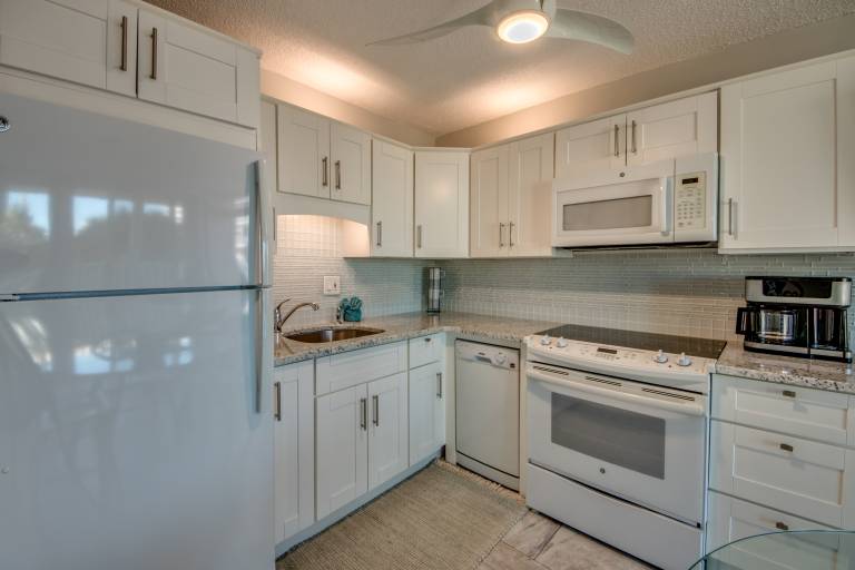Dog Friendly Beachfront Condo! Estero Beach & Tennis Club 106b — photo 4