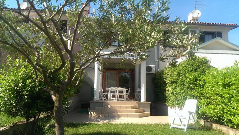 Fully equipped wonderful holiday apartment with terrace | Garden view | Pets are welcome — photo 2