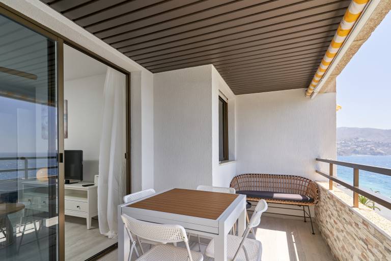 Apartment 'El Rompeolas' with Sea Views and Wi-Fi — photo 2
