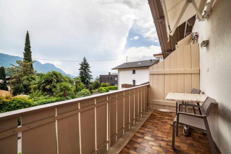 Holiday apartment with sauna, yard & fast internet | Garden view — photo 3