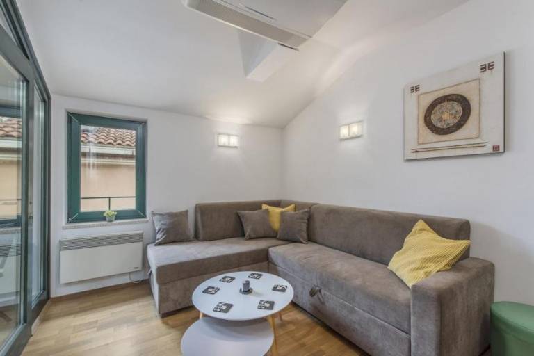 Fully equipped holiday apartment with fast internet & patio | Next to the beach | Pets are welcome — photo 2