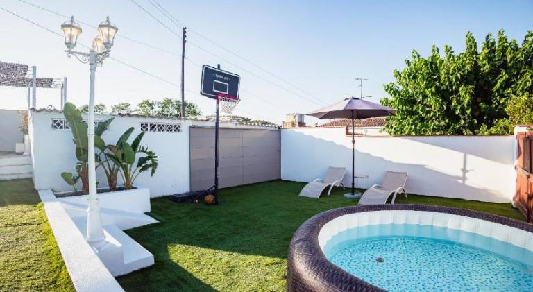 Wonderful house with pool & hot tub | Pet-friendly — photo 4