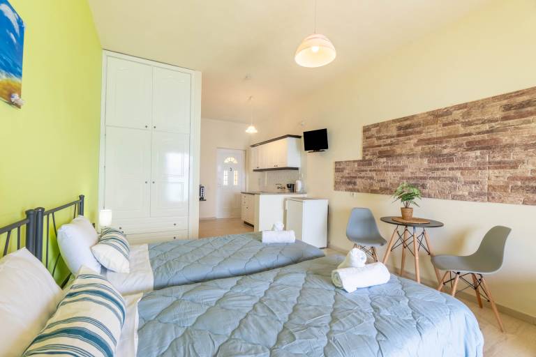 Studio Apartment 'Nikos Seaside 5' with Sea View, Wi-Fi and Air Conditioning — photo 5