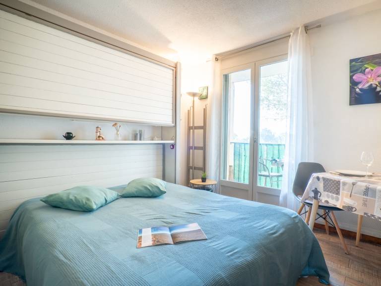 Rental apartment with patio — photo 4