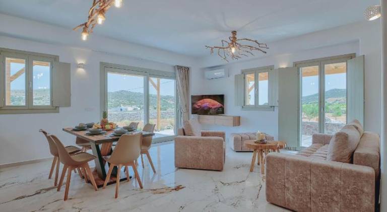 Fully equipped villa with garden, terrace & jacuzzi | Pets are welcome — photo 3