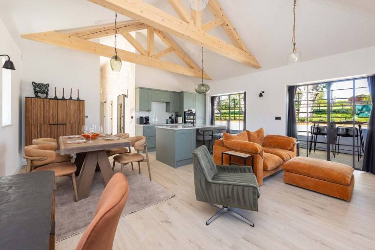 Stylish Rural Lodge Nr Chichester and Goodwood