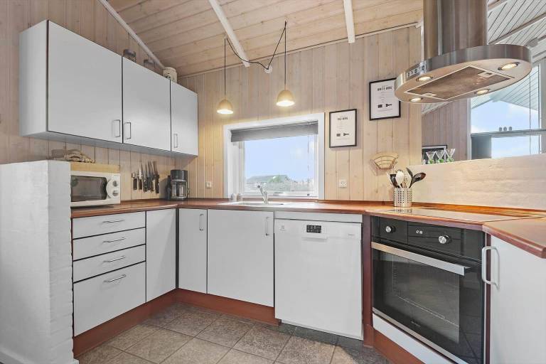 Family-oriented house with barbeque, hot tub & sauna | Pets allowed — photo 4