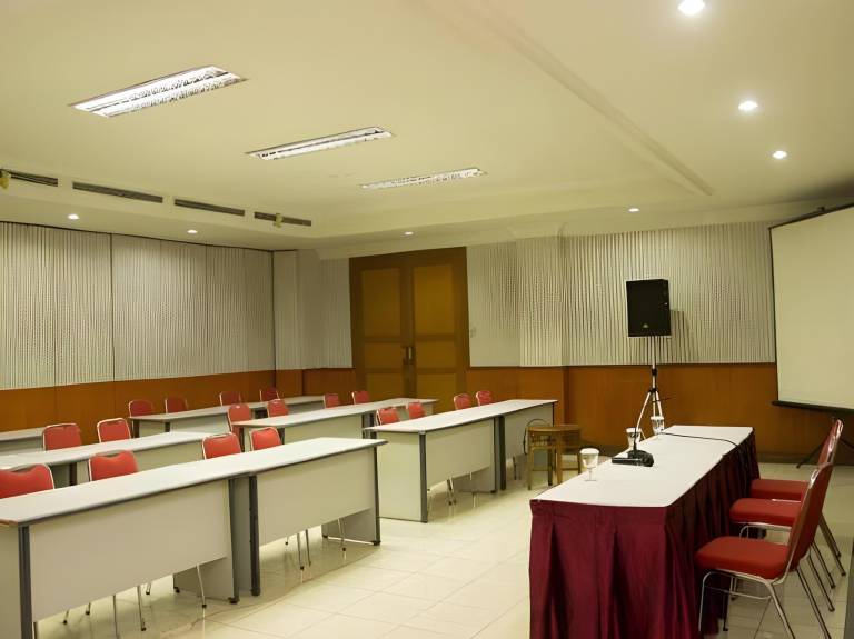 RedDoorz @ Surapati — photo 5