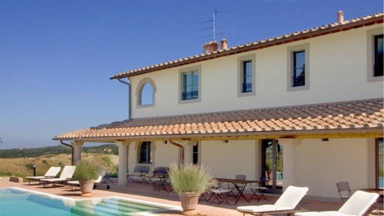 Family-friendly villa with BBQ, yard & private pool | Pets are welcome — photo 2