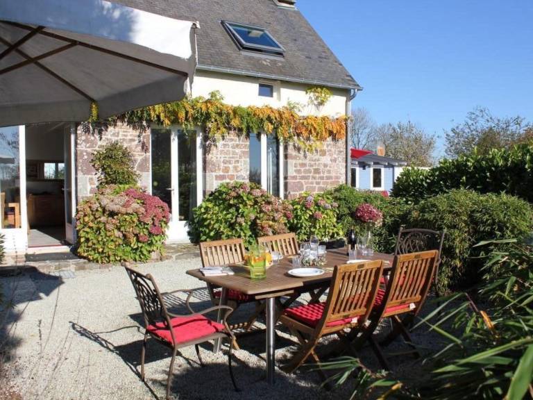 Fully equipped house with garden, barbeque & patio | Pets allowed in Coutances
