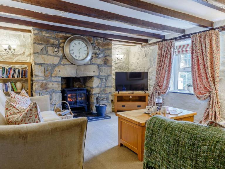 Fully equipped nice cottage with patio, yard & hot tub | Pets allowed in Newquay