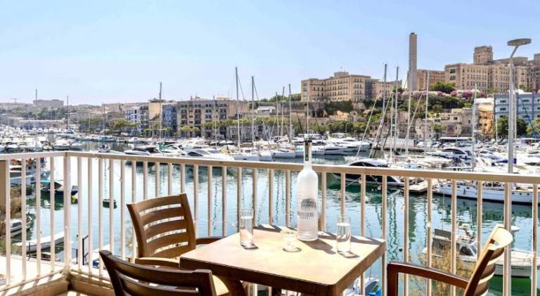 Apartment with 4 rooms for 9 persons in St. Julian's