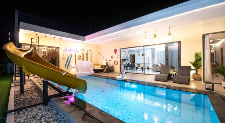 Villa with pool & hot tub | Pets are welcome — photo 3