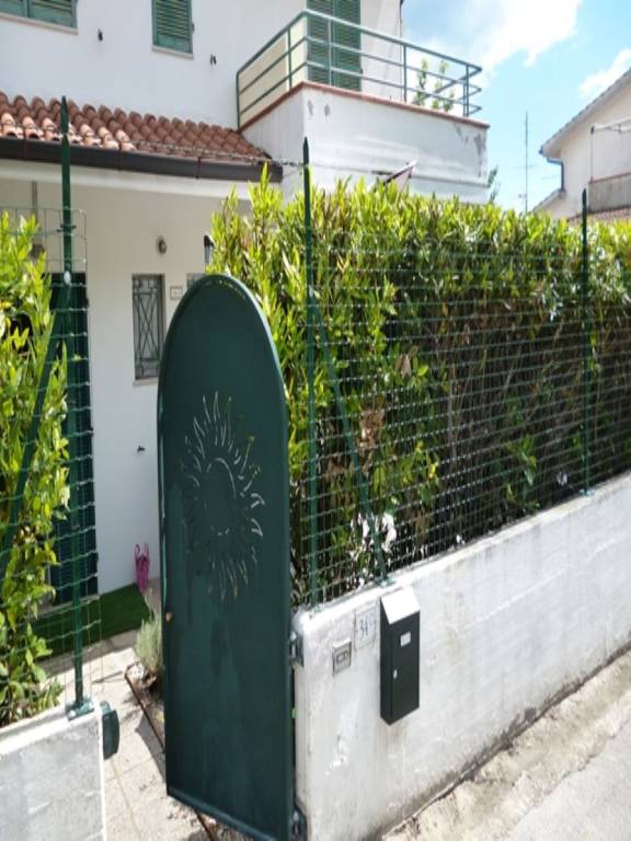 Holiday apartment with garden — photo 2