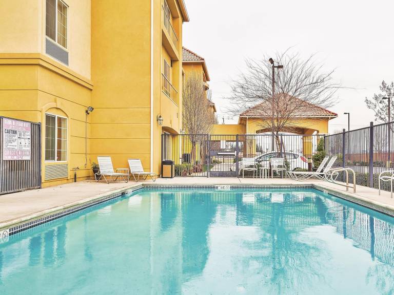 La Quinta Inn & Suites by Wyndham Fresno Northwest — photo 4