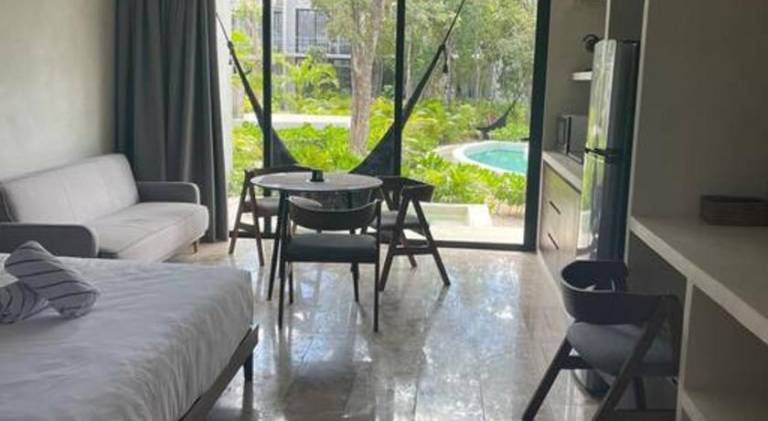 Beautiful apartment with pool & hot tub | Pet-friendly — photo 2