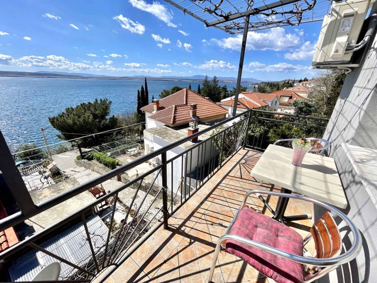 Holiday apartment with garden & BBQ in Crikvenica