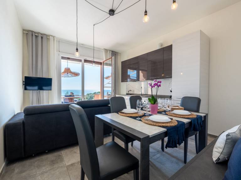 Fully equipped charming rental apartment with grill, garden & jacuzzi | Sea view | Pets are welcome — photo 5