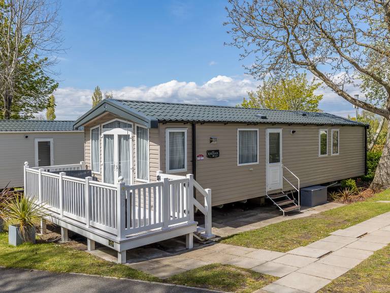 Family-oriented nice cottage | River view | Next to the beach | Pets are welcome in Poole